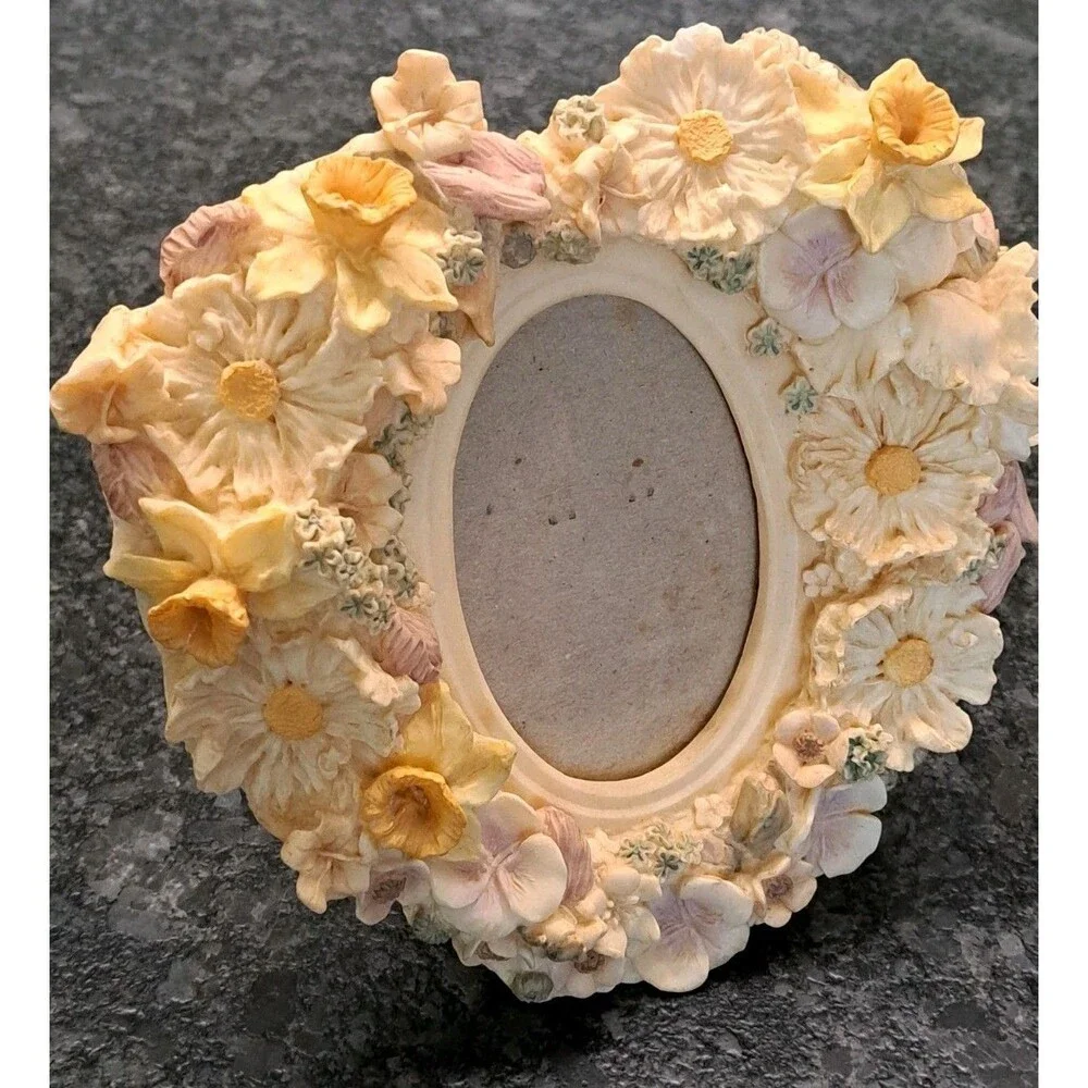 Vintage 1990s 3D Floral Resin Picture Frame for 3.5